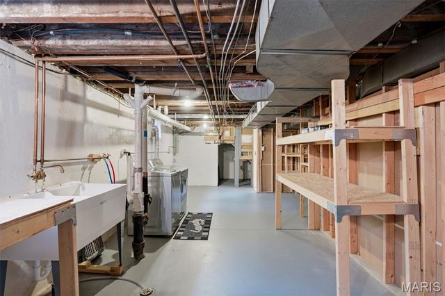 1055 Warson Woods Drive, Warson Woods, MO 63122