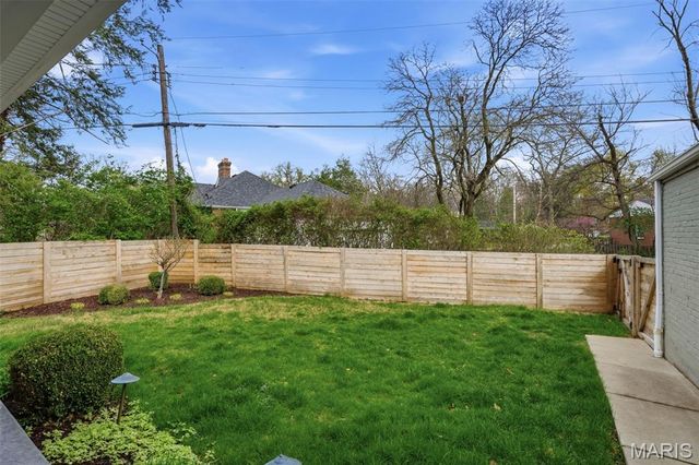 1055 Warson Woods Drive, Warson Woods, MO 63122