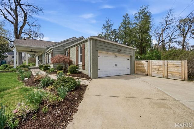 1055 Warson Woods Drive, Warson Woods, MO 63122