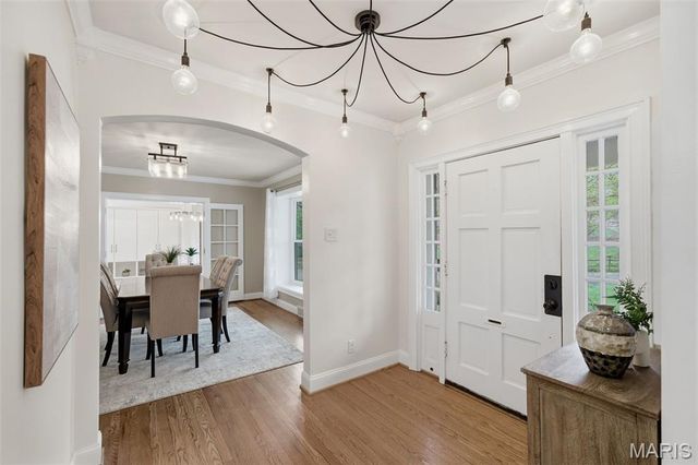 1055 Warson Woods Drive, Warson Woods, MO 63122