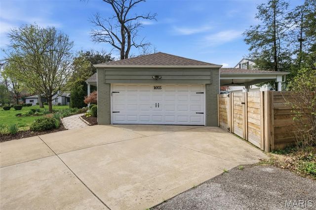 1055 Warson Woods Drive, Warson Woods, MO 63122