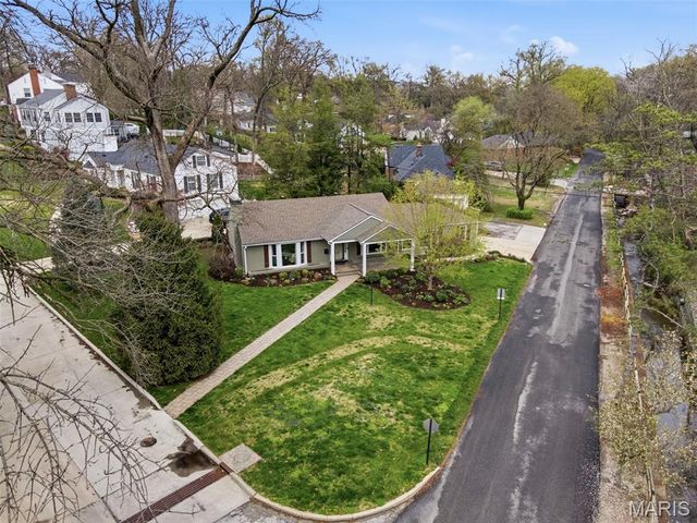 1055 Warson Woods Drive, Warson Woods, MO 63122