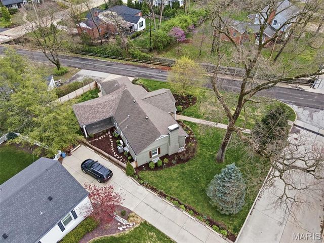 1055 Warson Woods Drive, Warson Woods, MO 63122