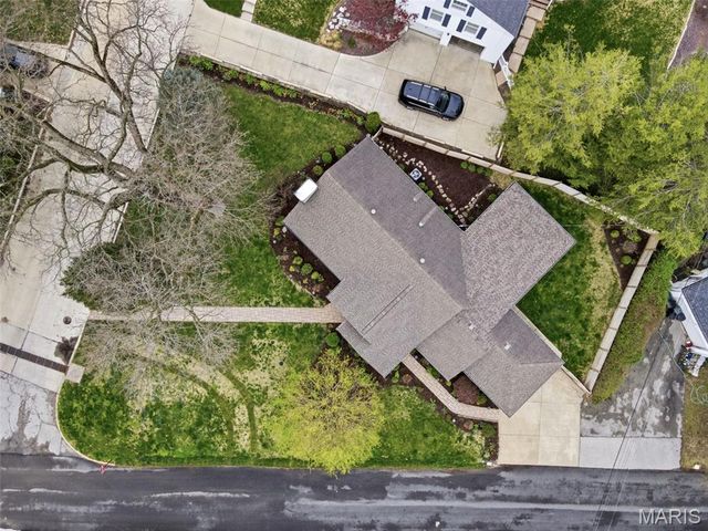 1055 Warson Woods Drive, Warson Woods, MO 63122