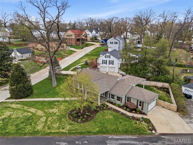 1055 Warson Woods Drive, Warson Woods, MO 63122