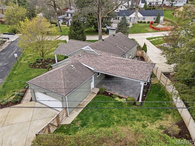 1055 Warson Woods Drive, Warson Woods, MO 63122