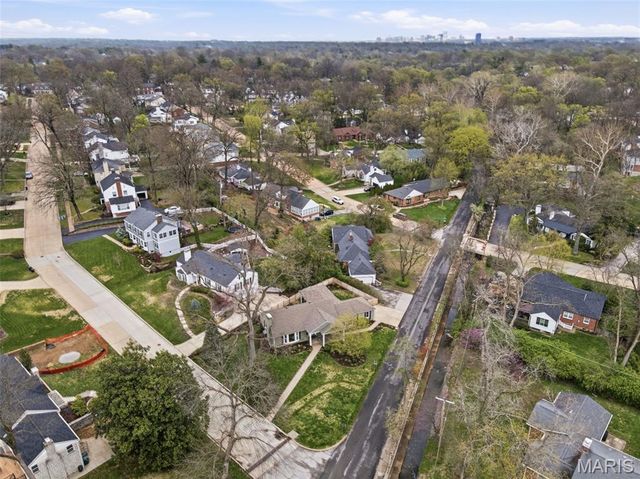 1055 Warson Woods Drive, Warson Woods, MO 63122