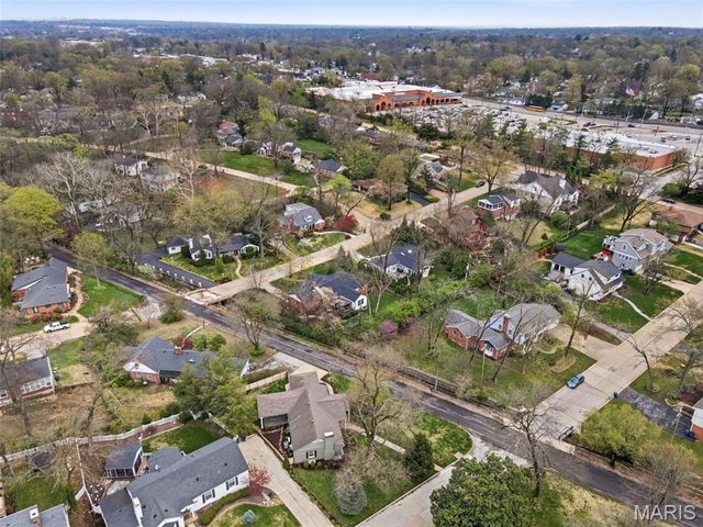 1055 Warson Woods Drive, Warson Woods, MO 63122