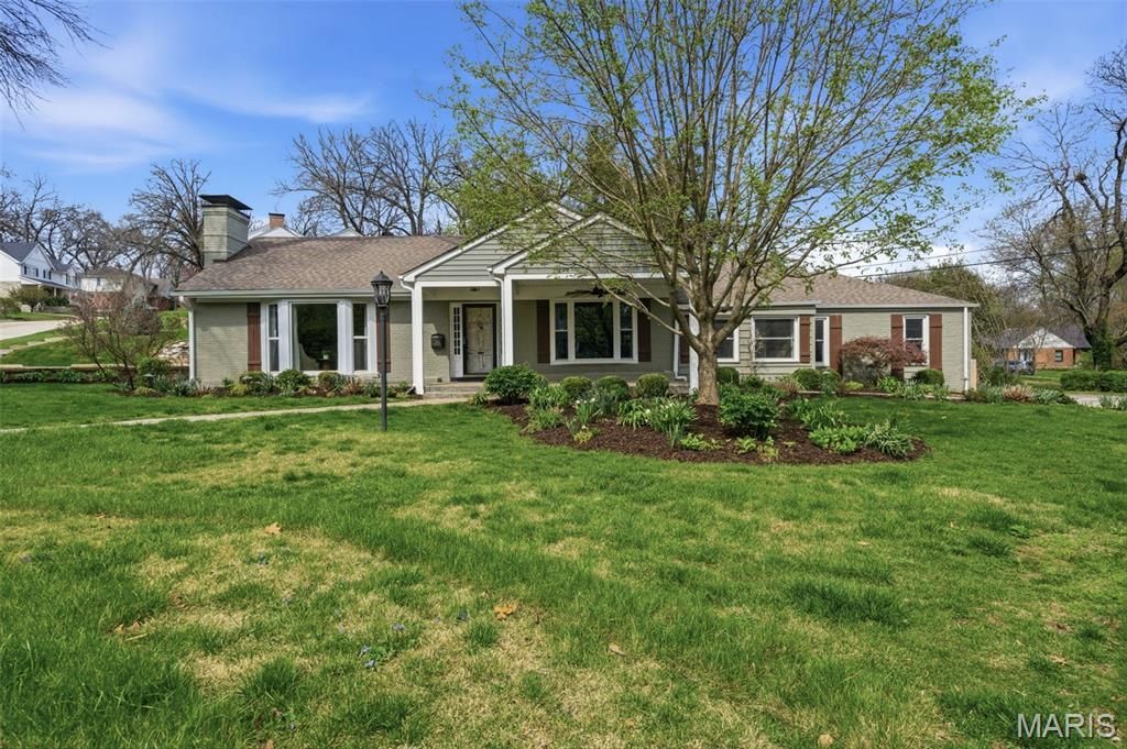 1055 Warson Woods Drive, Warson Woods, MO 63122