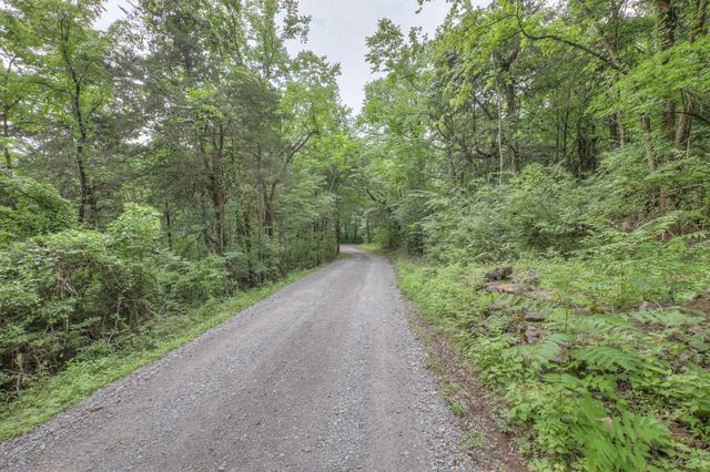 2676 Thompson Station Rd, E, Thompsons Station, TN 37179