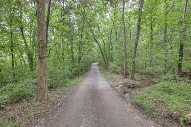 2676 Thompson Station Rd, E, Thompsons Station, TN 37179