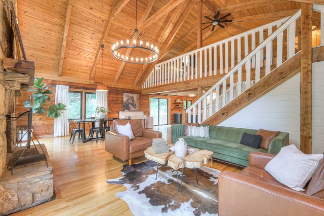 2676 Thompson Station Rd, E, Thompsons Station, TN 37179
