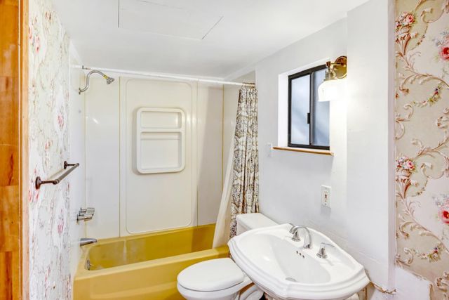 42250 Carmel Valley Road, Greenfield, CA 93927