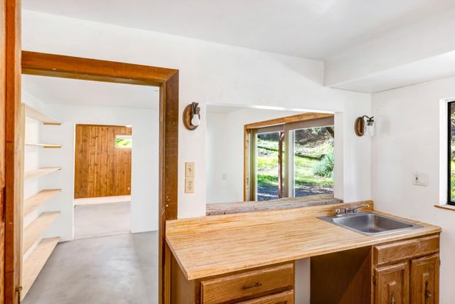 42250 Carmel Valley Road, Greenfield, CA 93927