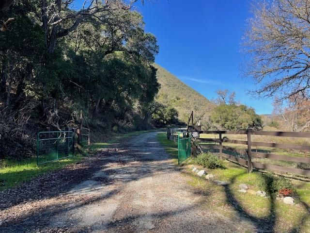 42250 Carmel Valley Road, Greenfield, CA 93927