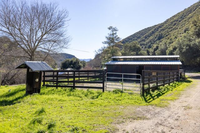 42250 Carmel Valley Road, Greenfield, CA 93927