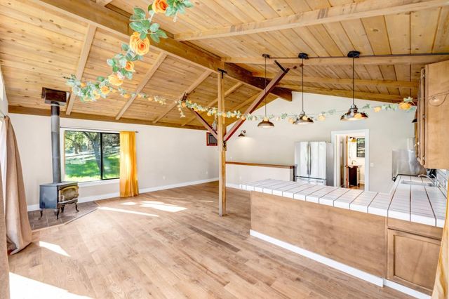 42250 Carmel Valley Road, Greenfield, CA 93927