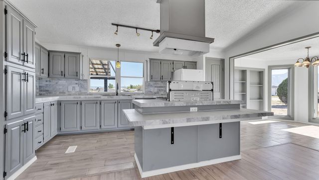 37 Cereza Circle, Los Lunas, NM 87031