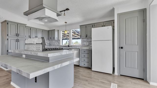 37 Cereza Circle, Los Lunas, NM 87031