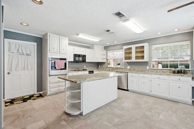 500 Irongate Circle, Irving, TX 75060