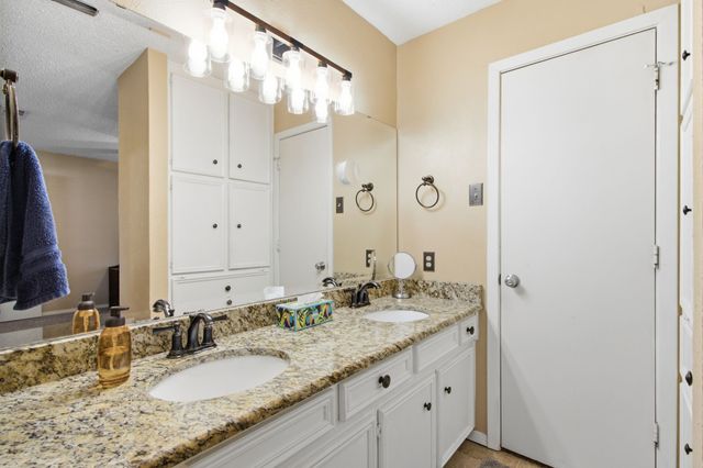 500 Irongate Circle, Irving, TX 75060