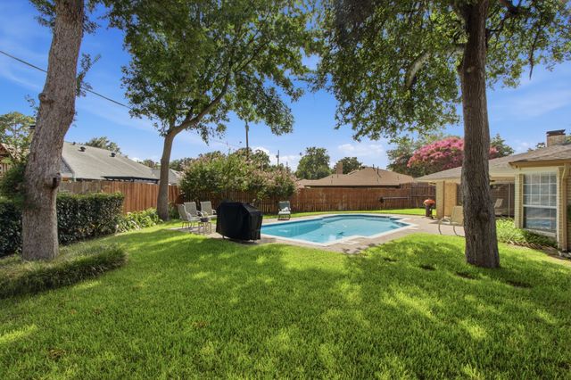 500 Irongate Circle, Irving, TX 75060