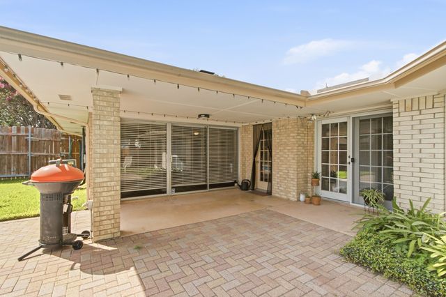 500 Irongate Circle, Irving, TX 75060