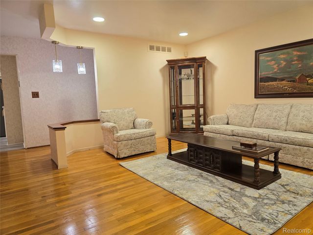 36086 English Drive, Sterling Heights, MI 48310