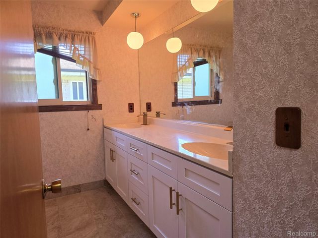 36086 English Drive, Sterling Heights, MI 48310