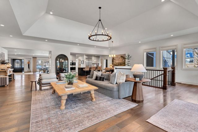 60 S Mission Rd, Eastborough, KS 67207