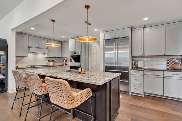 60 S Mission Rd, Eastborough, KS 67207