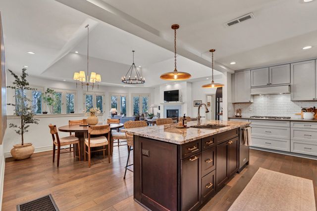 60 S Mission Rd, Eastborough, KS 67207