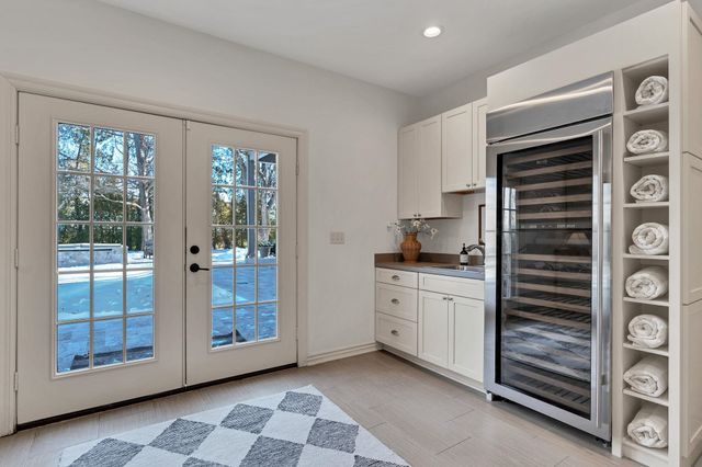 60 S Mission Rd, Eastborough, KS 67207