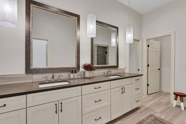 60 S Mission Rd, Eastborough, KS 67207