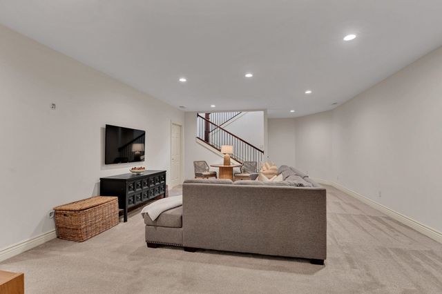 60 S Mission Rd, Eastborough, KS 67207