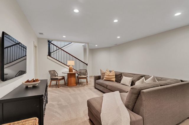 60 S Mission Rd, Eastborough, KS 67207