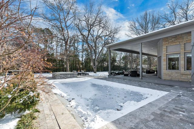 60 S Mission Rd, Eastborough, KS 67207