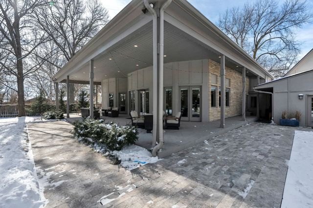 60 S Mission Rd, Eastborough, KS 67207