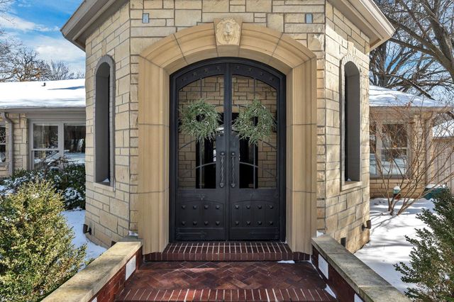 60 S Mission Rd, Eastborough, KS 67207