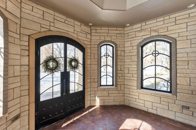 60 S Mission Rd, Eastborough, KS 67207