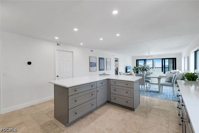 538 Estero BLVD 304, Fort Myers Beach, FL 33931