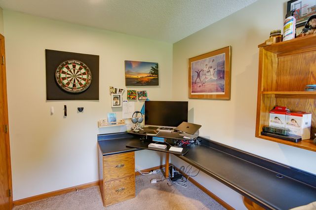945 202nd Avenue, Pella, IA 50219