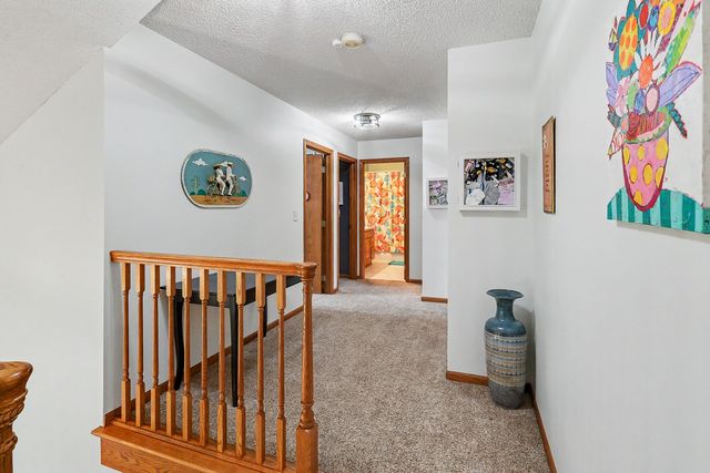 945 202nd Avenue, Pella, IA 50219