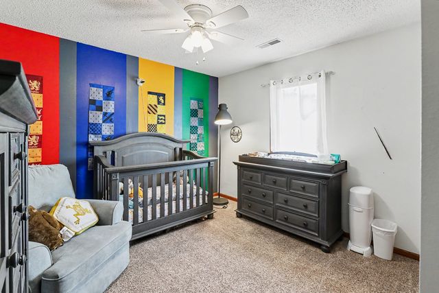 945 202nd Avenue, Pella, IA 50219