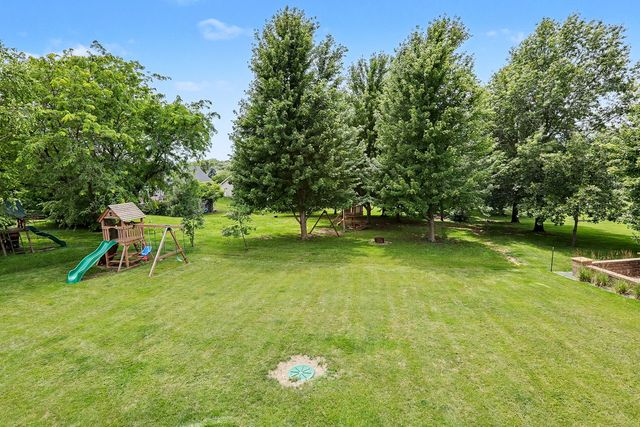 945 202nd Avenue, Pella, IA 50219