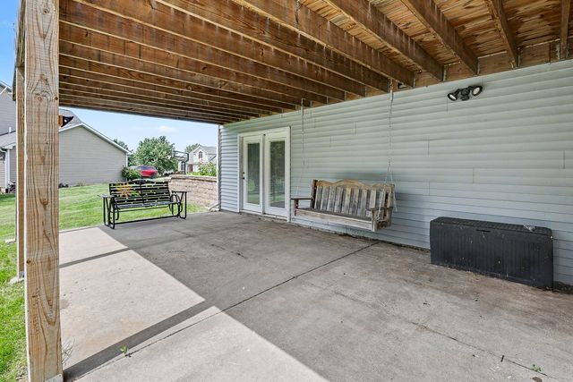 945 202nd Avenue, Pella, IA 50219