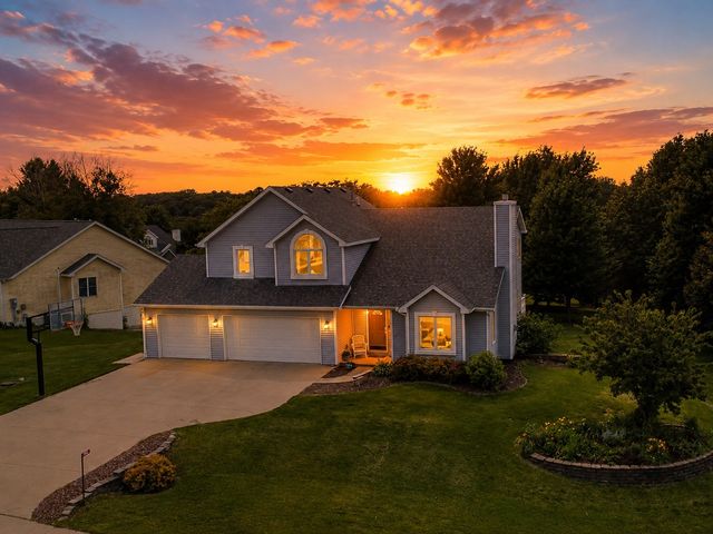 945 202nd Avenue, Pella, IA 50219