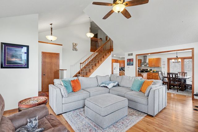 945 202nd Avenue, Pella, IA 50219