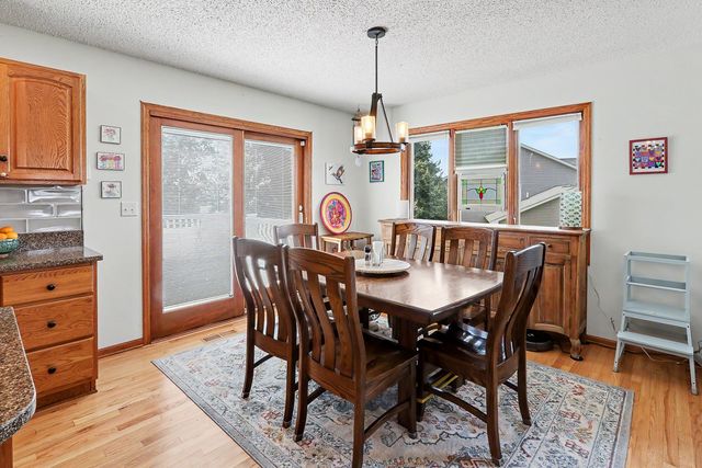945 202nd Avenue, Pella, IA 50219