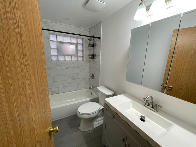 8511 W Gregory Street 2N, Chicago, IL 60656